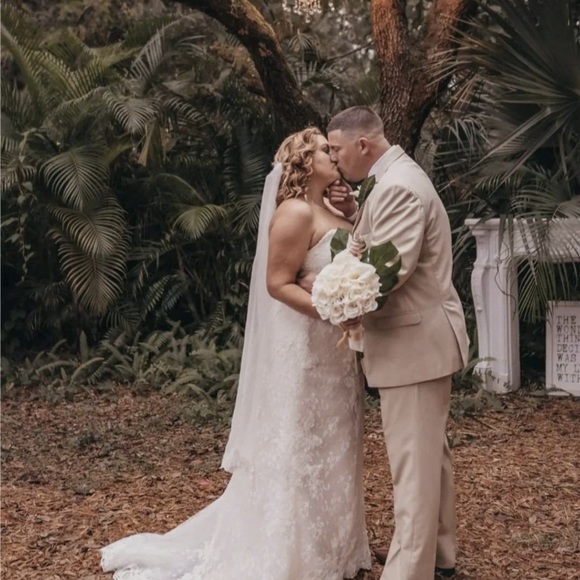 Oleg Cassani Wedding Gown/ Dress - Picture 3 of 6